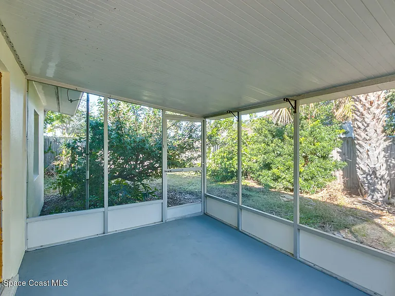 300 Amherst Ave — Photo 20
