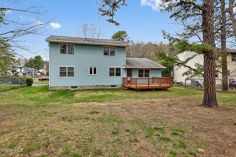 5th image of 3 W Meadow Drive