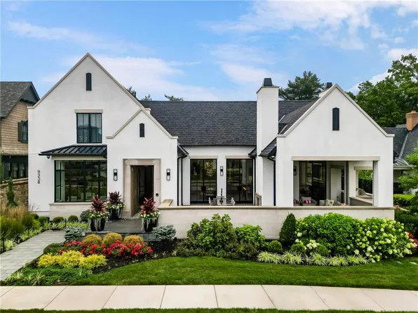 9358 Juniper Reserve Dr, Prairie Village, KS 66207