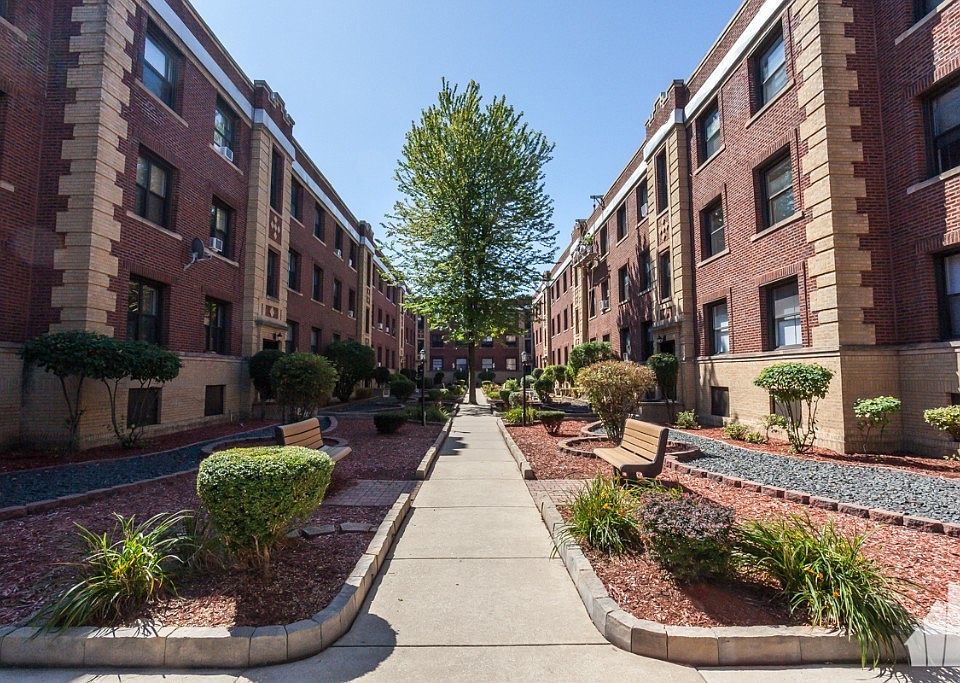 1st image of 813 W Waveland Ave APT 3