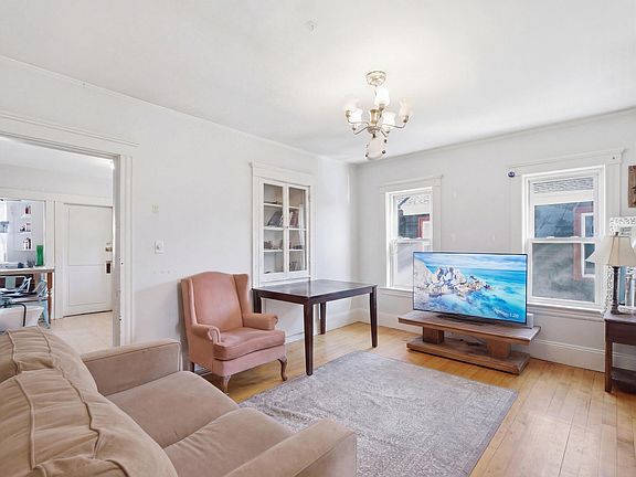 4th image of 19 Irma Ave #3