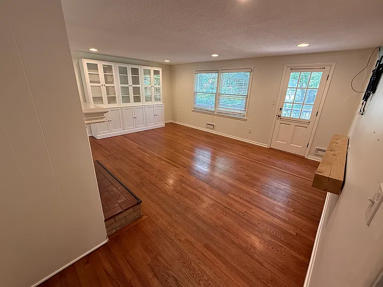 5555 Roeland Dr — Photo 7