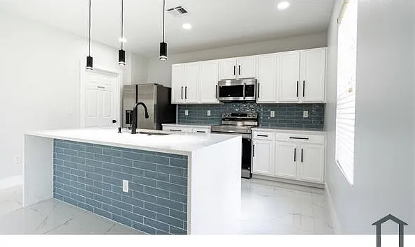 4 bed, 2470 sqft, $3,000 — Photo 4