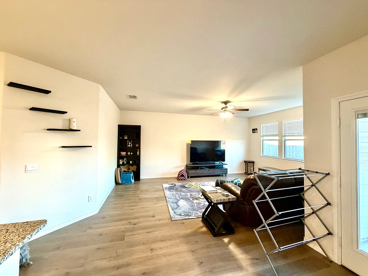 4 bed, 2511 sqft, $3,400 — Photo 3