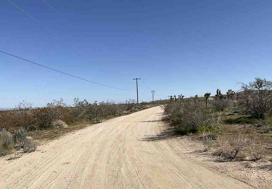 Exterior Neighborhood (street photo)