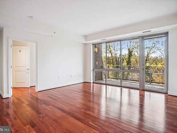 4th image of 513 Broad St #503