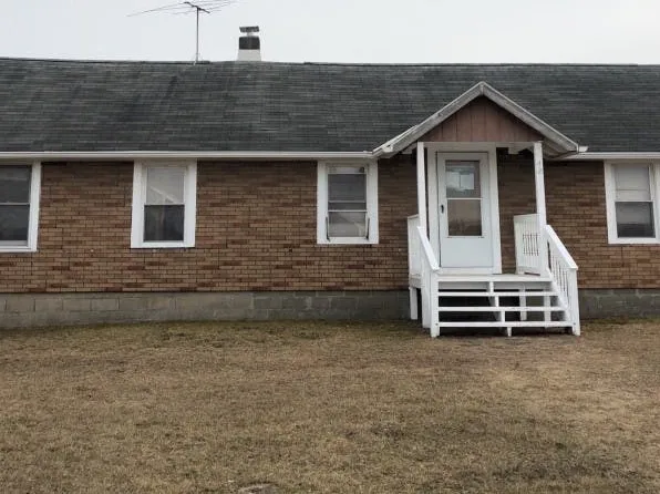 42 Luzerne Rd, Queensbury, NY 12804