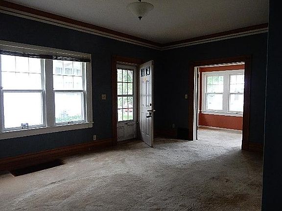 3rd image of 4325 10th Ave S