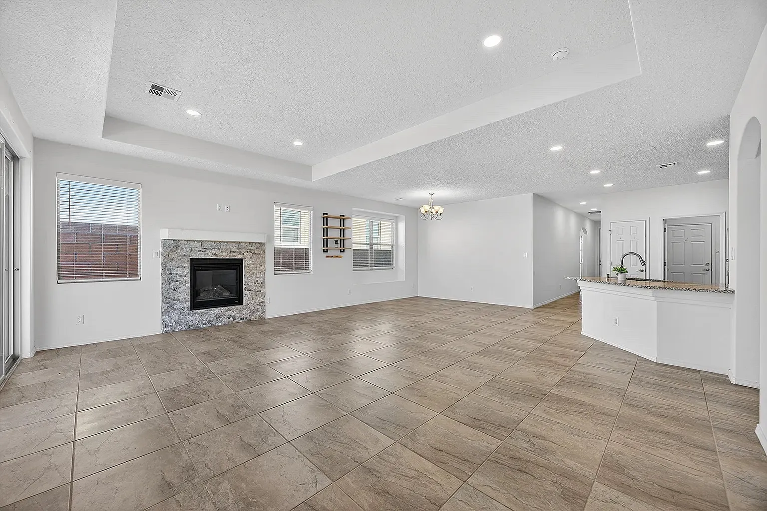 3 bed, 1714 sqft, $2,295 — Photo 4