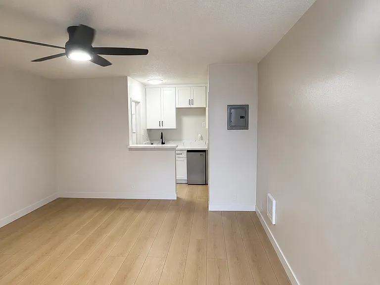 12520 Pacific Ave #4 — Photo 4