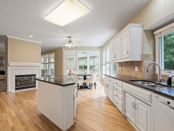 2nd image of 15805 Ash Ln
