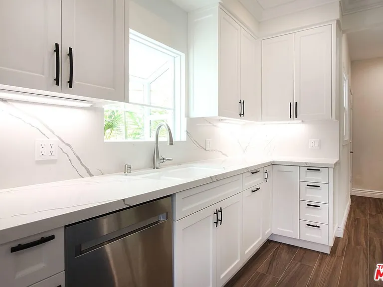 442 S Roxbury Dr #A — Photo 10