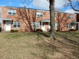 2052 Harwitch Rd, Upper Arlington, OH 43221