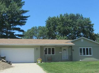 3523 Chapman Ct, Cedar Falls, IA 50613