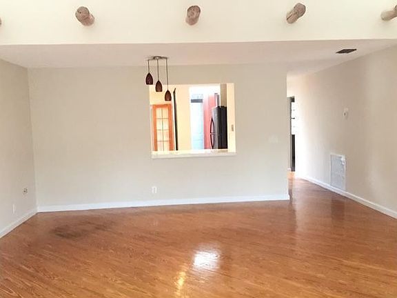 4th image of 1931 N Wildwood Lane #1931
