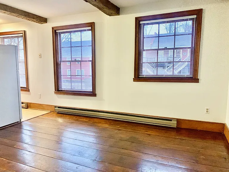 32 N College St #5 — Photo 3
