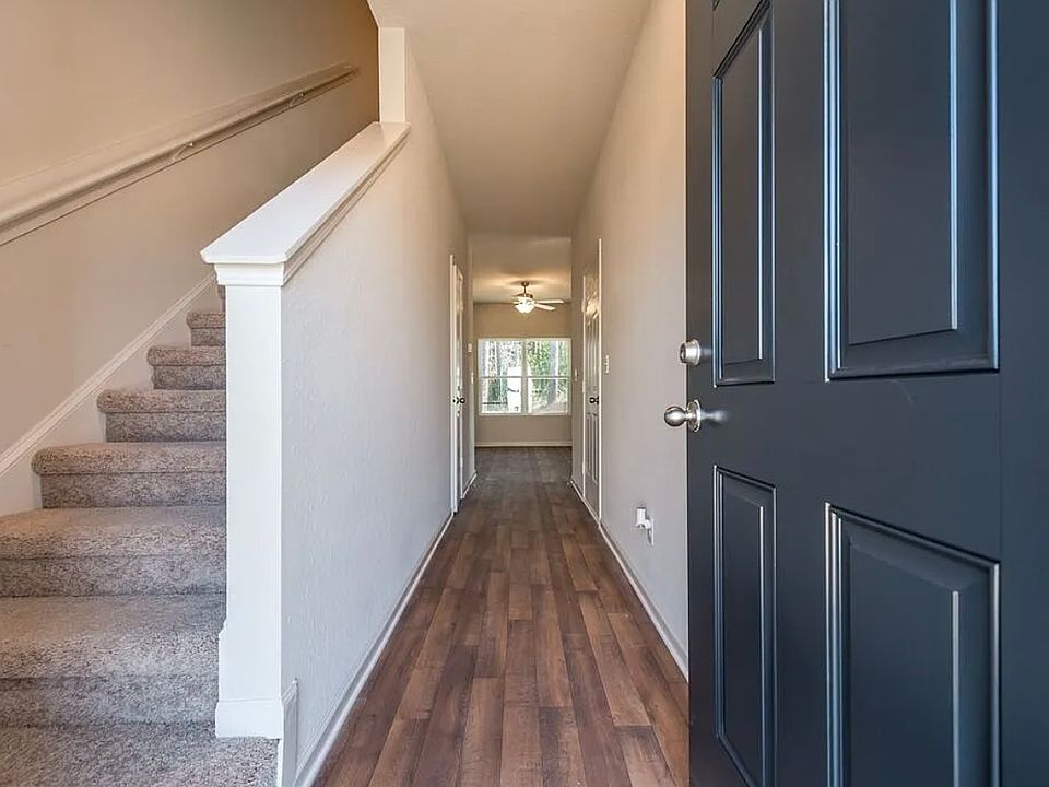 2nd image of 718 Highwood Ln