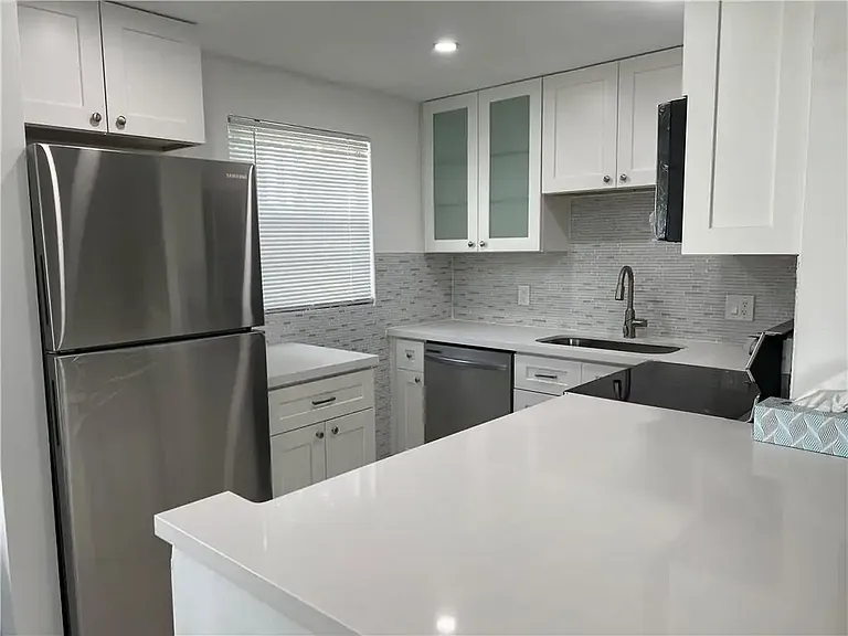 321 Newport Ct #V-unit 321 — Photo 28
