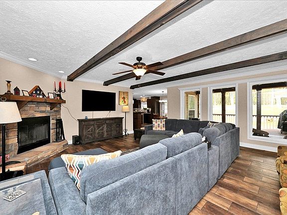 5th image of 3349 White Rd