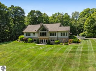 1750 Forest Ridge Trl, Charlevoix, MI 49720
