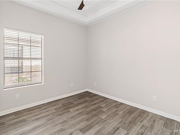 5th image of 1005 W La Pointe Ave #1