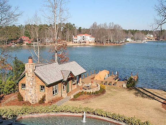 Stunning View of Lake 
