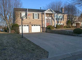 5759 Scenic View Dr, Bethel Park, PA 15102