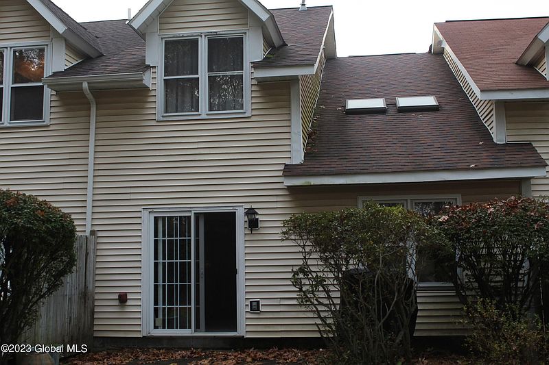 4th image of 4036 Chaucer Place