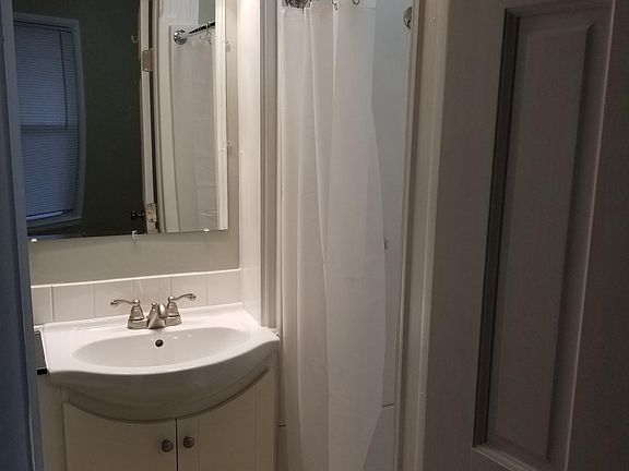 3rd image of 601 Lafayette Ave NE #1