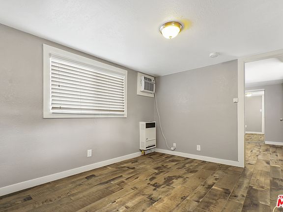 4th image of 2625 Barranca St #1/2