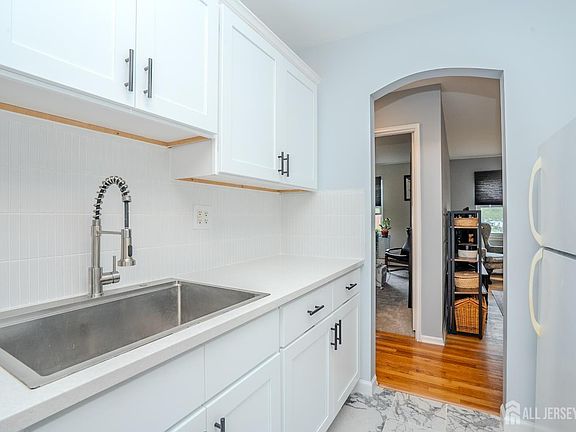 3rd image of 93 Fox Rd APT 6B