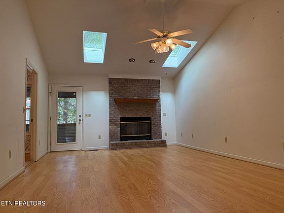 3rd image of 131 Cromwell Ln