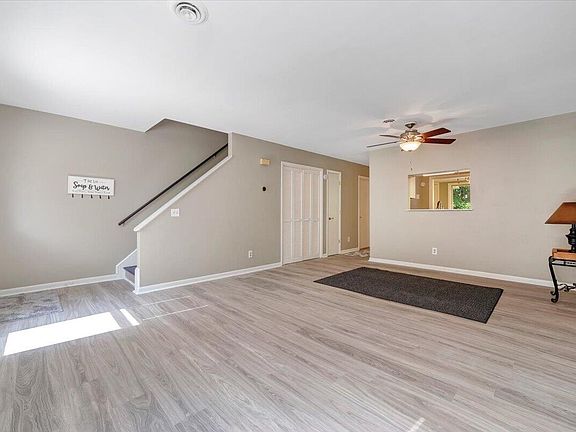 5th image of 7018 Oak Ct