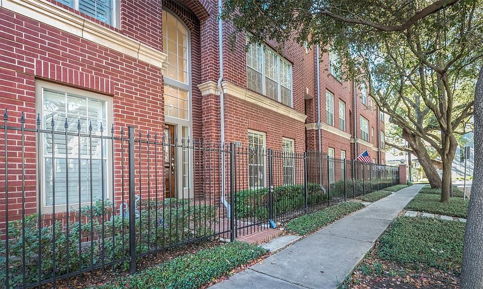 Spacious Midtown townhouse in gated community on serene tree-lined street. Great location near where Montrose meets Midtown, walkable to restaurants, shopping, bars, & more. Imagine walking your pet along these streets. Brick exterior on front of hom