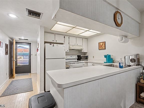 3rd image of 500 N Francisco St #140