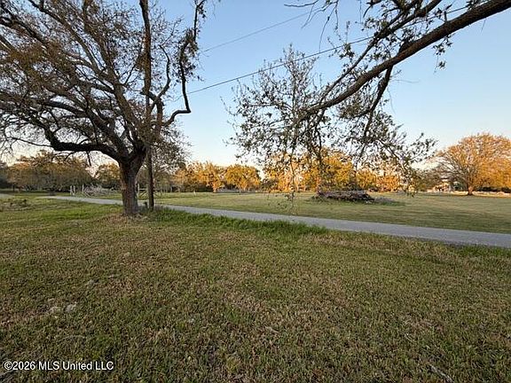 3rd image of Gulf Stream Rd