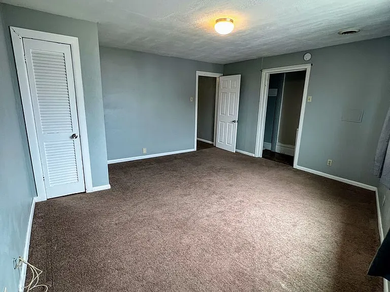 2332 Arlington Ave — Photo 6