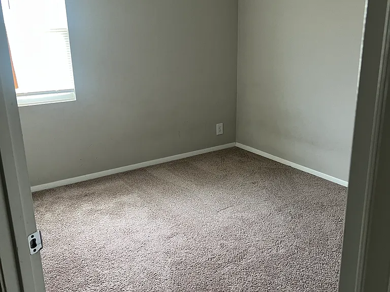 132 Holloway Dr — Photo 1