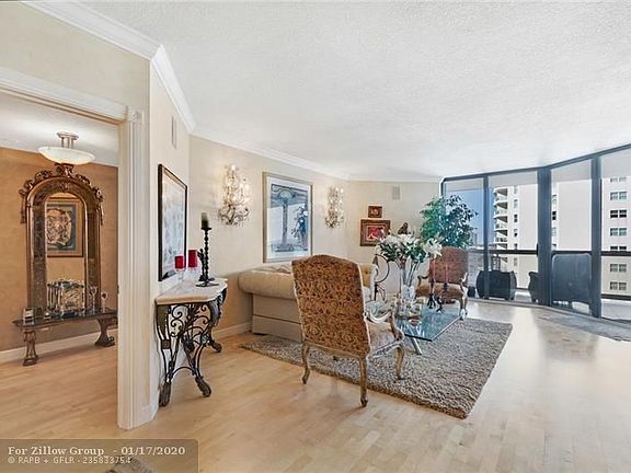 5th image of 20191 E Country Club Dr APT 2405