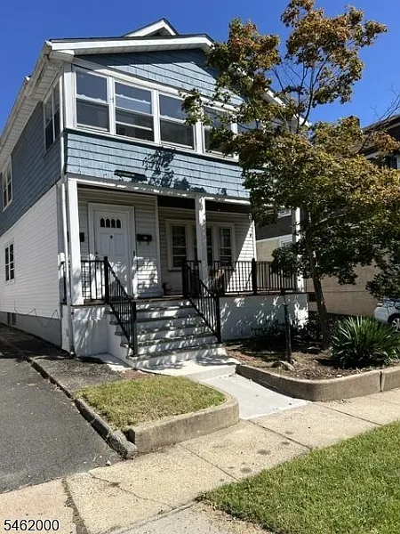 10 Warman St