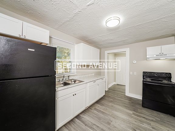 2nd image of 2117 W Hill St