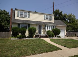 3 Ecker Ave, West Babylon, NY 11704