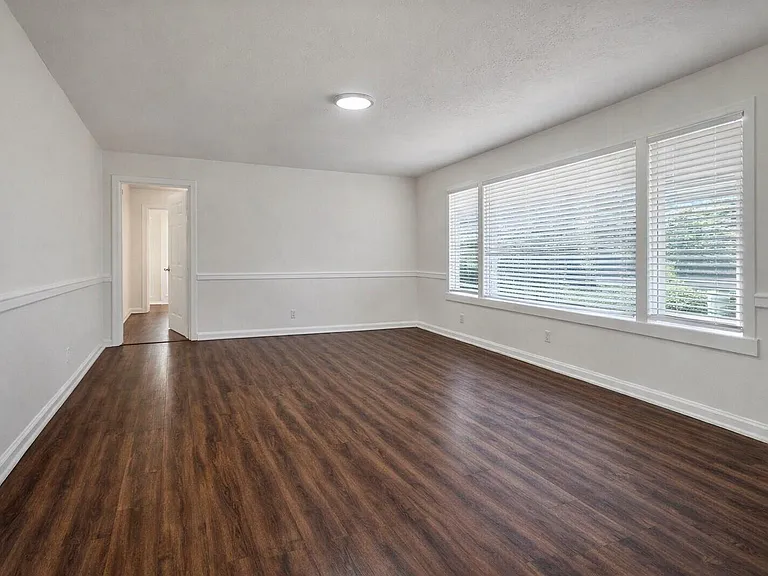 209 W Alfred St — Photo 3