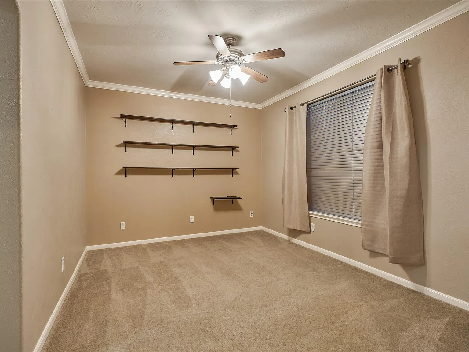 3 bed, 2.5 bath, 2035 sqft, $2,250 — Photo 3
