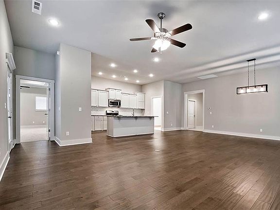 5th image of 211 Prairie Ln