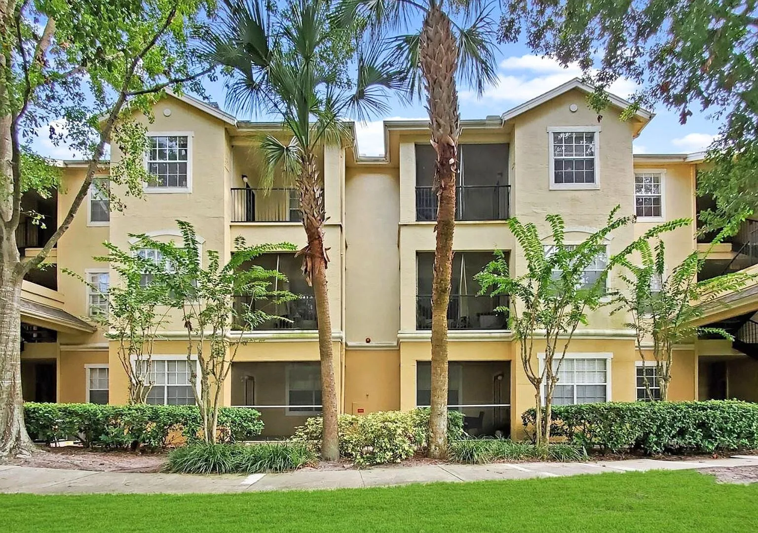 2600 Robert Trent Jones Dr, Unit 916, Orlando, FL 32835 - 1 — Photo 2