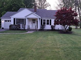 4925 Meadowbrook Rd, Williamsville, NY 14221