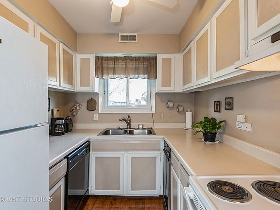 5th image of 13520 Lawler Ave #46
