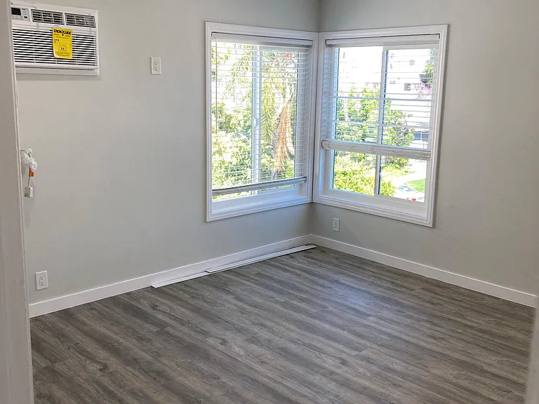 119 N Hayworth Ave #209 — Photo 8