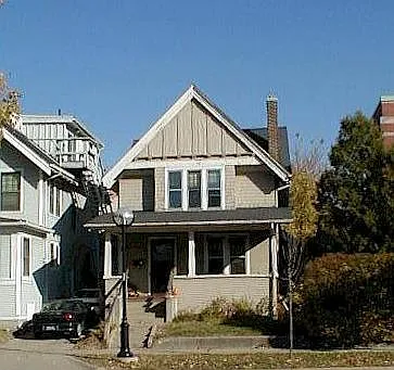 418 N Main St